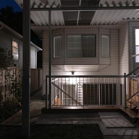 Perfect Location - Tidy & Comfy Suite 5 Mins To Skytrain & Restaurant & Banks, 2 Stops To Metrotown, 5 Stops To Downtown Vancouver Exterior foto