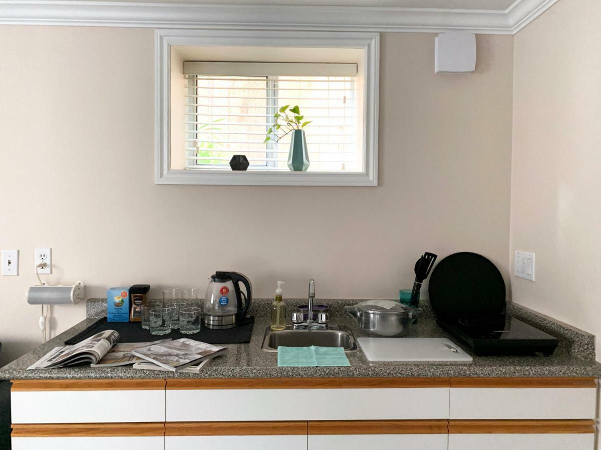 Perfect Location - Tidy & Comfy Suite 5 Mins To Skytrain & Restaurant & Banks, 2 Stops To Metrotown, 5 Stops To Downtown Vancouver Exterior foto