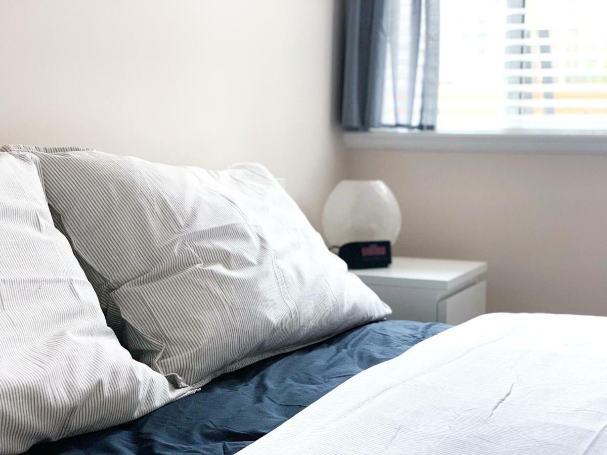 Perfect Location - Tidy & Comfy Suite 5 Mins To Skytrain & Restaurant & Banks, 2 Stops To Metrotown, 5 Stops To Downtown Vancouver Exterior foto