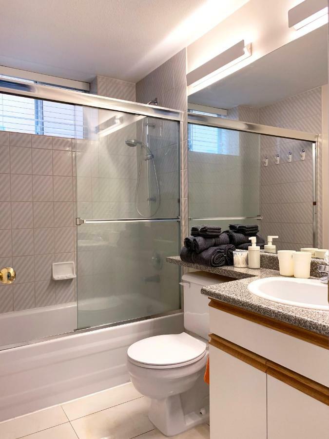 Perfect Location - Tidy & Comfy Suite 5 Mins To Skytrain & Restaurant & Banks, 2 Stops To Metrotown, 5 Stops To Downtown Vancouver Exterior foto