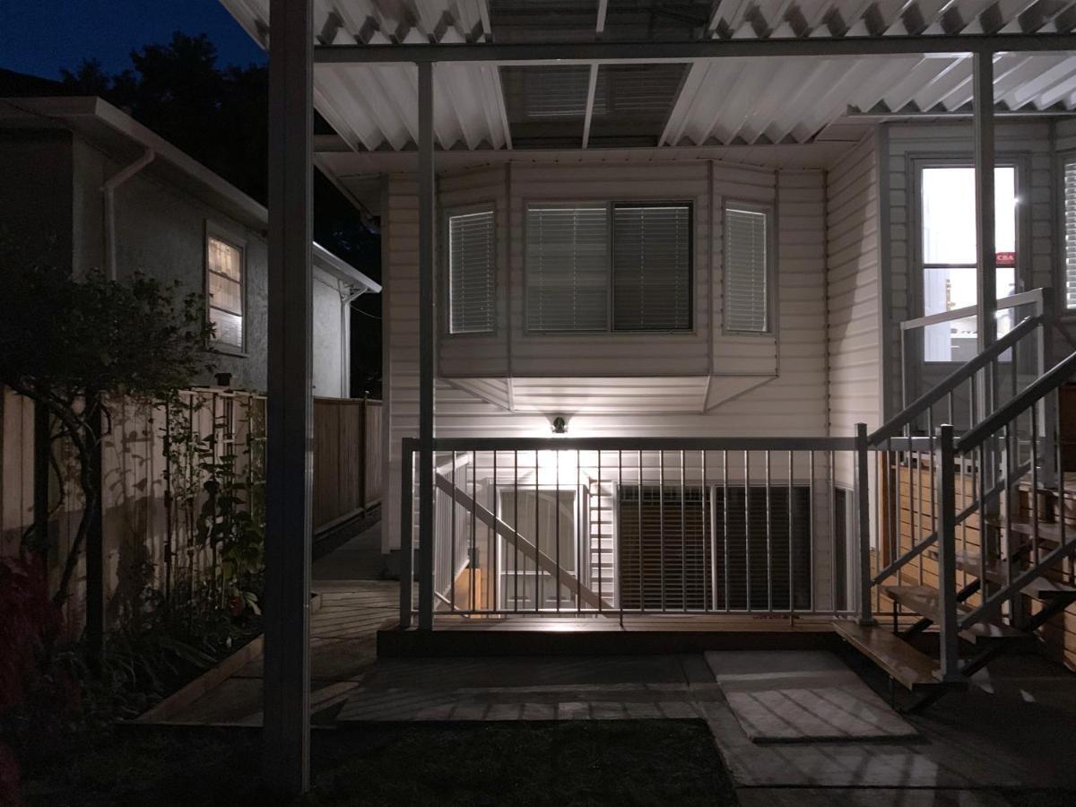 Perfect Location - Tidy & Comfy Suite 5 Mins To Skytrain & Restaurant & Banks, 2 Stops To Metrotown, 5 Stops To Downtown Vancouver Exterior foto